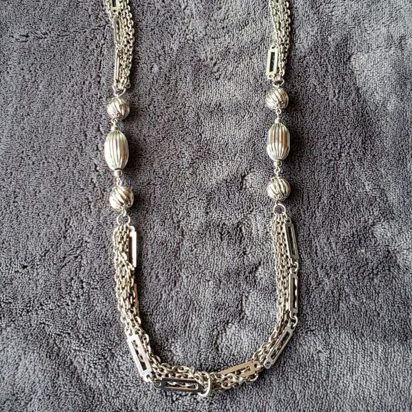 Pretty Silvertone Vintage Necklace 26" - Picture 2 of 7
